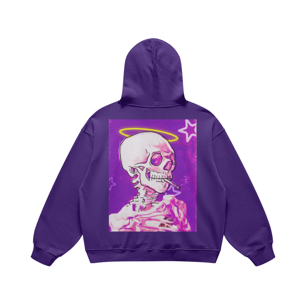 Felpa con cappuccio viola con stampa teschio con alone giallo e sigaretta su sfondo viola con stelle